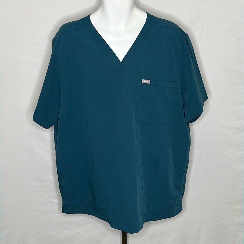 Figs Chisec Three Pocket V Neckline Short Sleeve Scrub Top - Size XXL